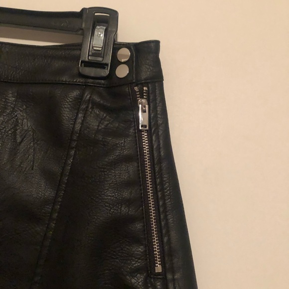 Zara leather zip mini skirt - Picture 2 of 3
